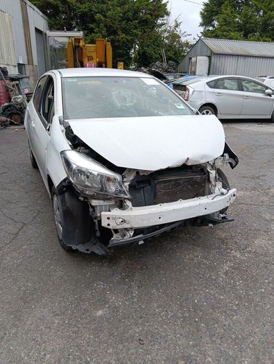 Breaking Toyota vitz 2014 petrol