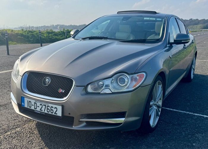 Jaguar XF S Portfolio with V-Rare Sunroof