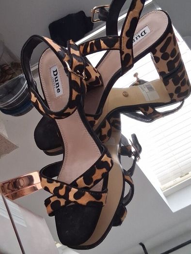 Dune block heels