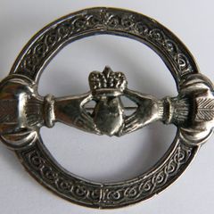 Vintage  Claddagh Brooch