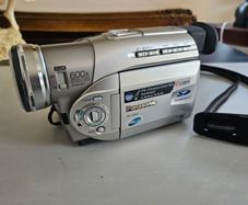 Vintage Panasonic NV-DS37 camcorder