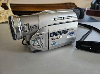Vintage Panasonic NV-DS37 camcorder
