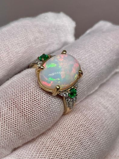 Gold Rind with Opal, Emerald and Moissanite