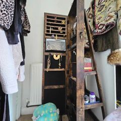 Mirror and jewellery cabinet, spins