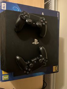 Playstation 4 1TB with 4 games