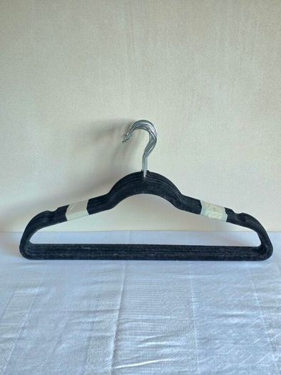 Slim Space Saving Velvet Hangers - Sets from 4euro or Full Lot 28euro