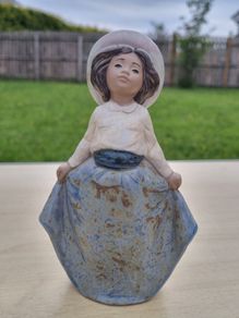 Vintage NAO by Lladro 1987 Girl Figurine