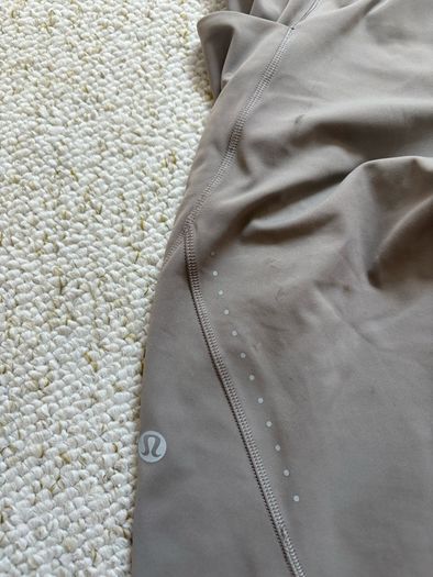 Lululemon shorts / pockets/ dots / UK 8