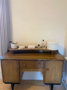 Vanity/dresser