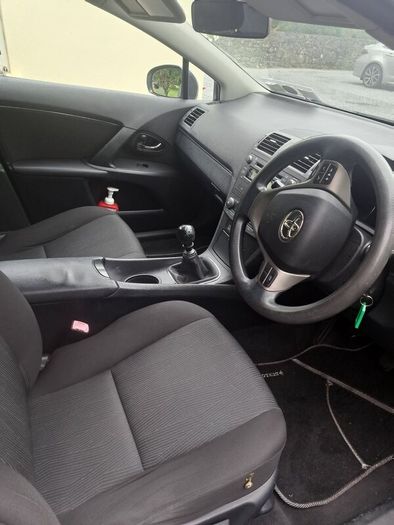 Toyota Avensis Terra 2011, 2 liter Diesel D4D