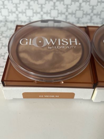 Huda Beauty Glowish Soft Radiance Bronzing Powders Brand New