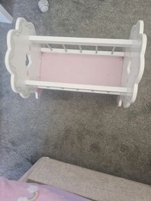 Doll's cot