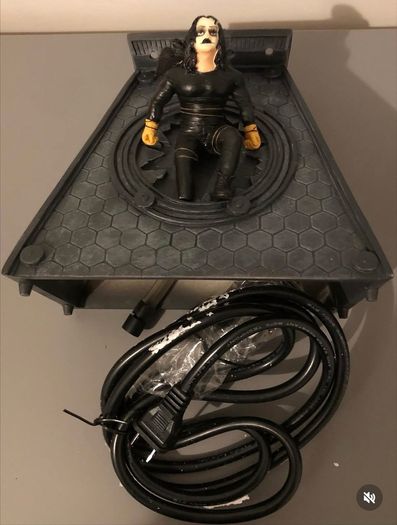 The Crow Neca fountain 2002
