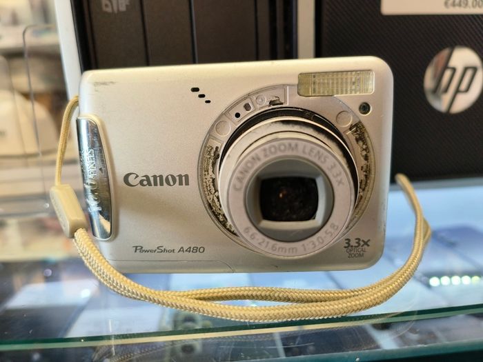 Canon PowerShot A480 10 MP Digital Camera with 3.3x Optical Zoom and 2.5-inch LCD/ Used