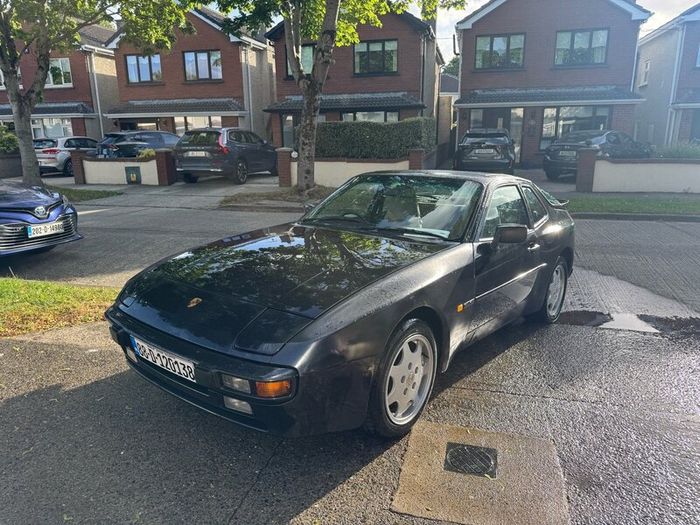 Porsche 944S