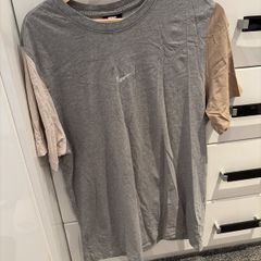 Nike mens tshirt