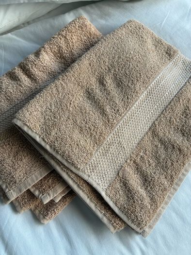 2 New Bath Towels