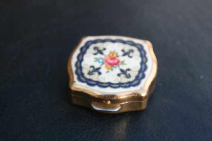 Vintage Stratton Pill Box  Pill Tongs Made In England 1,4"