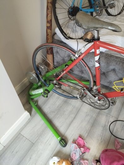 Turbo trainer e kinetic road machine
