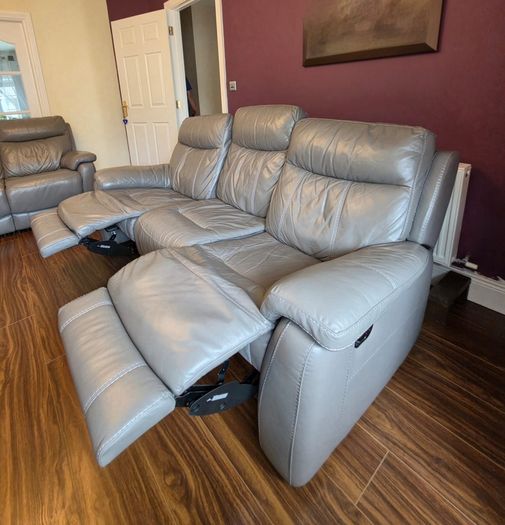 Leather sofas manual reclined in good condition