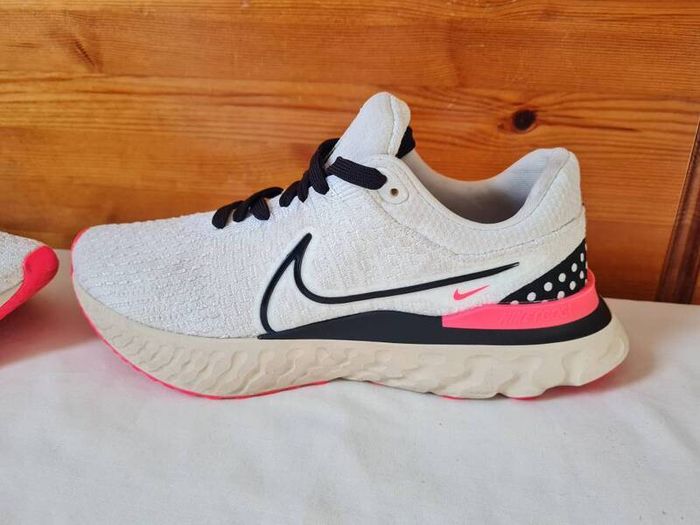 2022 nike react infinity flyknit 3 Size 7.5 eu 42 white/pink in excellent condition