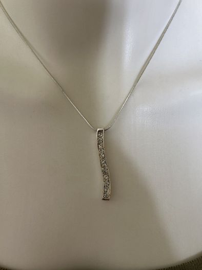 Silver tone sparkling necklace
