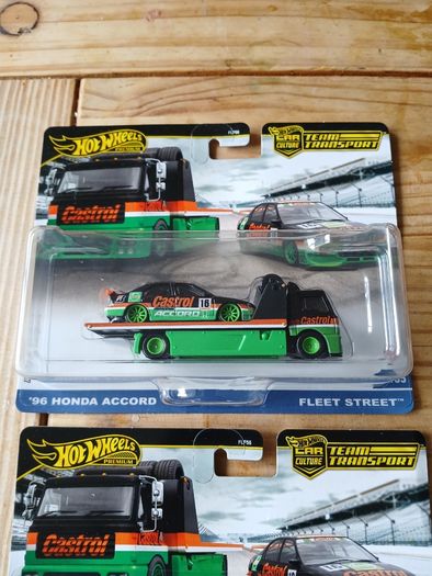 1/64 Hot Wheels Team Transport 96 Honda Accord/fleet Street