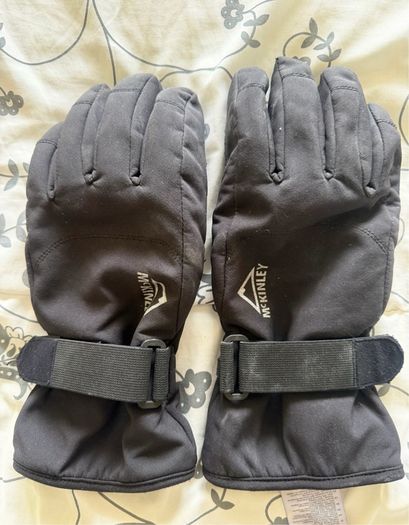 Ski Clothing (Jacket, Gloves, Socks,Snood/Grips)