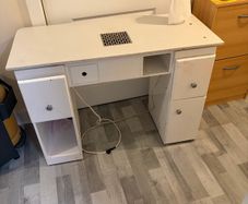 nail table