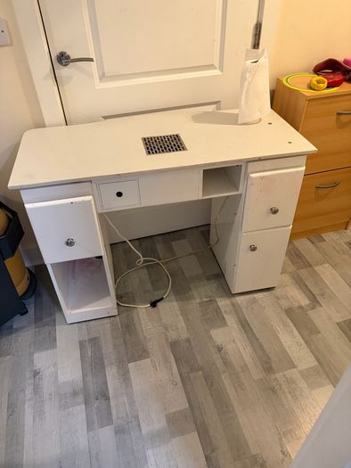 nail table