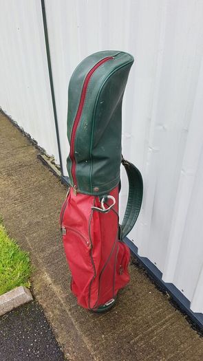Slazenger golf bag. See live ad for accurate list available