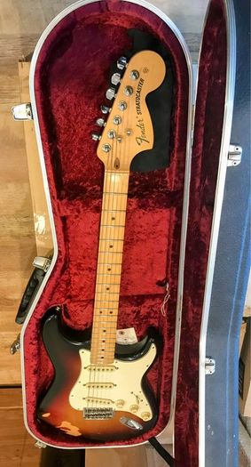 Fender Performer Series Highway Strat with case
