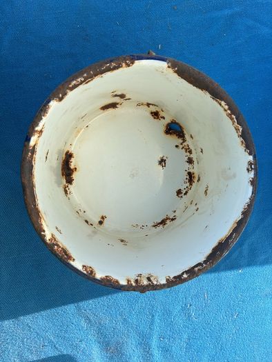 Vintage enamel can