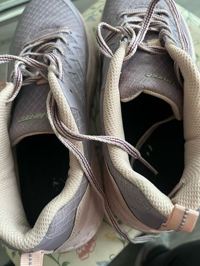 Ladies size 7 uk 40eu Hi TEC trainers