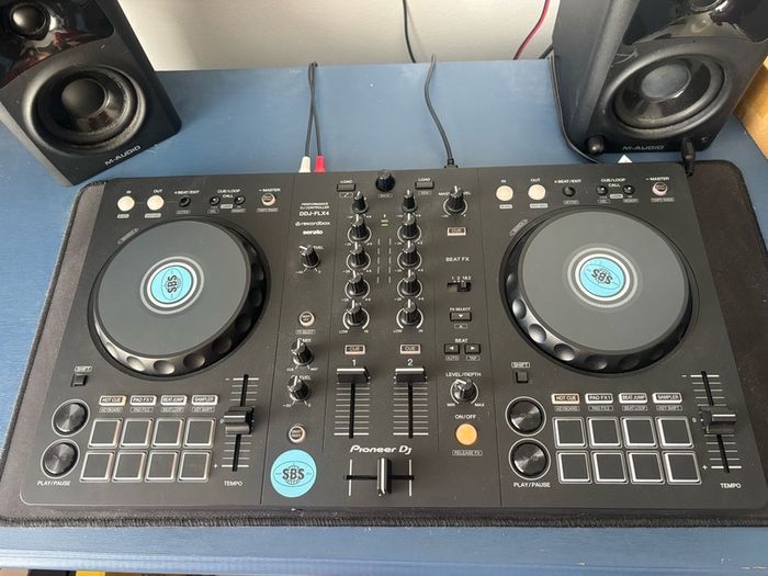 Pioneer DDJ FLX-4, Speakers & Headphone Starter Kit