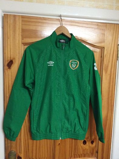 Ireland Football. Official Umbro Quarter Zip Xtra Large Boys Presentation Jacket. Collect In Dublin Or Receive Via Post.