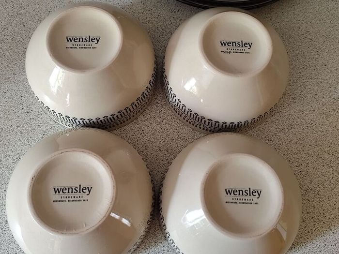Wensley Stone 12-Piece Stoneware Dinner Set (As New)
