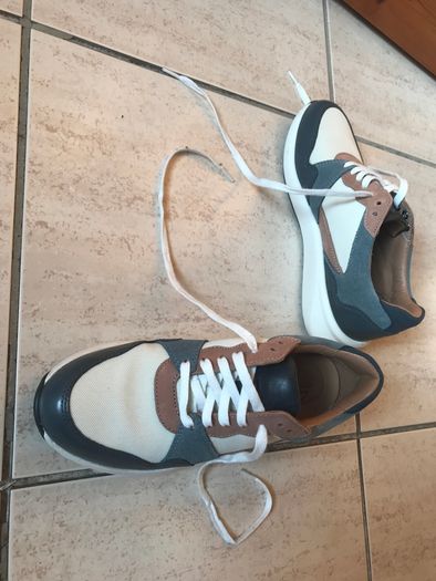 (Lot of 25) Ladies' Shoes Size 3/36