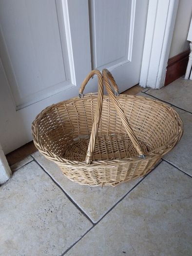 Wicker Picnic Basket with Folding Handles