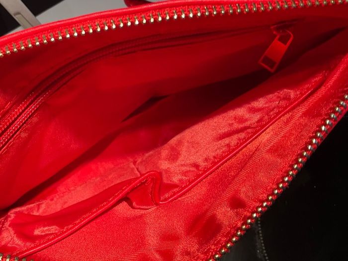 R Stunning Vibrant Red 3-in-1 Clutch Wristlet & Crossbody Bag