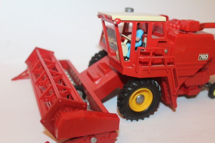Britains - Farm - Massey Ferguson Combine Harvester 760