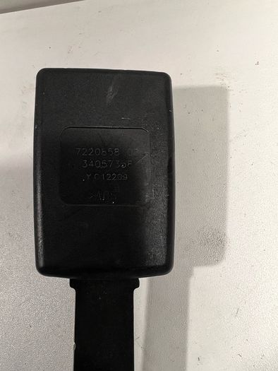 BMW 7 Series F01 F02 Middle Seat Lower Belt Strap Buckle Rear Right 7220858 A1l1b624g