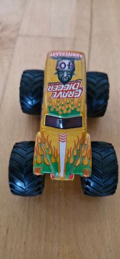 Monster Jam Garage Playset