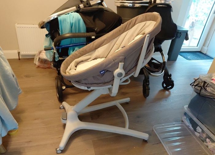 Chicco Hug 4 in 1