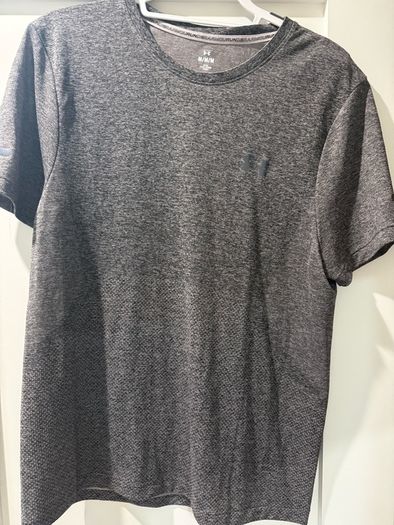 Men's under armour top