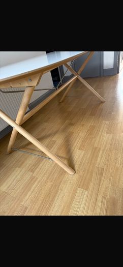 Free dining table