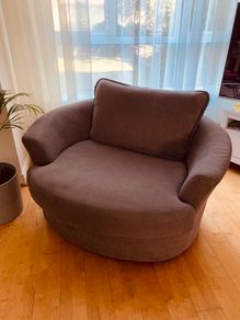 swivel chair