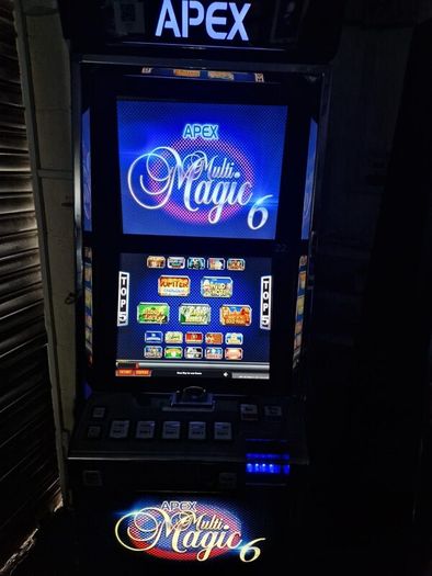 Anna and Richard Jobs: 4 x Casino Machines