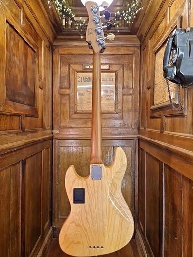 Marcus Miller V8 2024