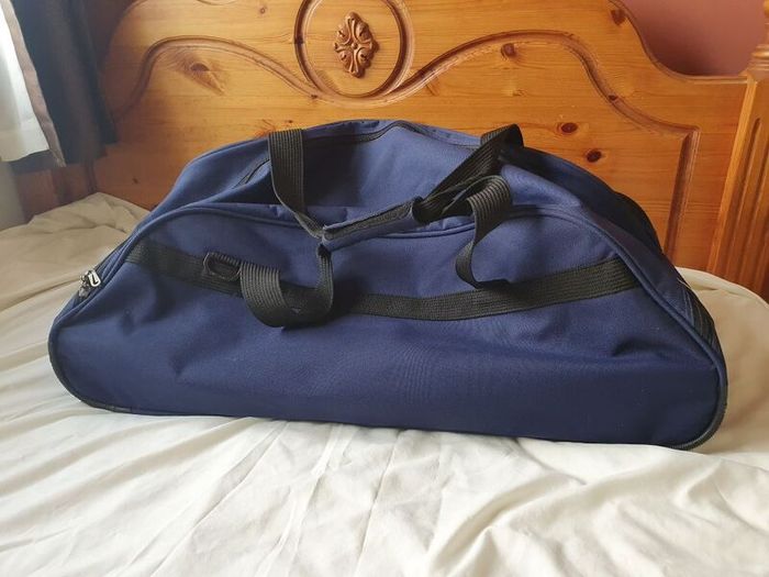 Large nike 2 wheel roller bag 29" long 14" wide 12" depth navy in fab condition